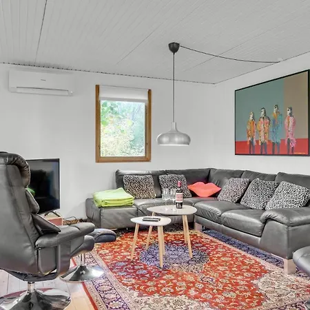 3 Bedroom Cozy In * Græsted
