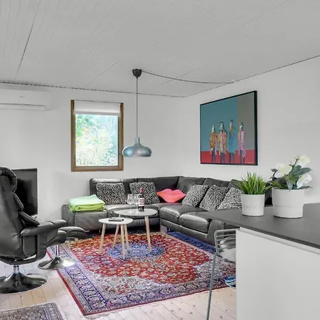 3 Bedroom Cozy In * Græsted