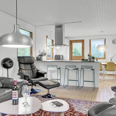3 Bedroom Cozy Home In Græsted Feriehus