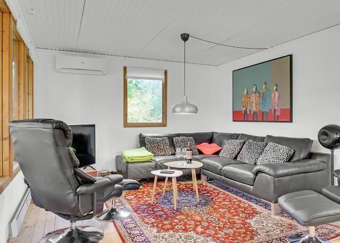 3 Bedroom Cozy In * Græsted