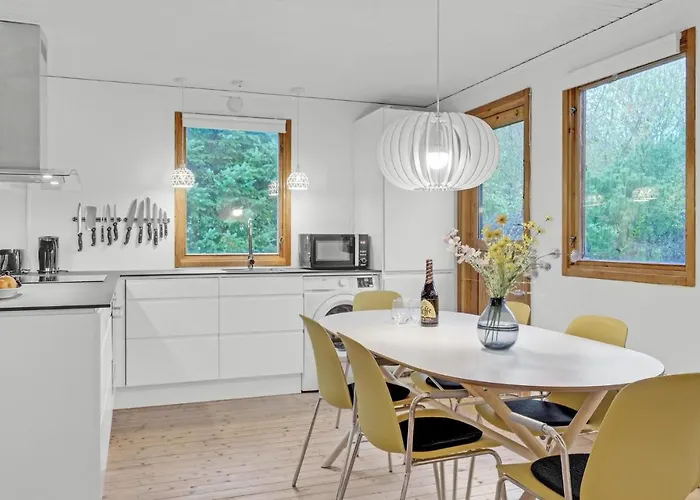 3 Bedroom Cozy In * Græsted